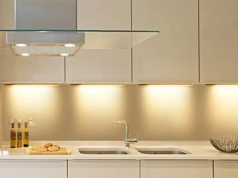 Có nên sử dụng đèn LED gắn dưới tủ bếp