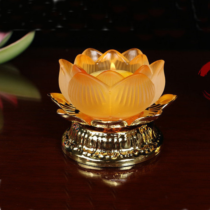 Kiến thức đèn trang trí bàn thờ Phật là thông tin cần thiết đối với những người trẻ mong muốn trang trí bàn thờ một cách tỉ mỉ, tâm linh và đẹp mắt. Tuy nhiên, không phải ai cũng có kiến thức về đèn trang trí. Chính vì vậy, hãy tìm hiểu kiến thức về đèn trang trí bàn thờ để có một không gian sống đầy ý nghĩa.