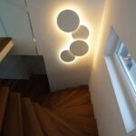 Những lưu ý khi lựa chọn đèn trang trí cho cầu thang