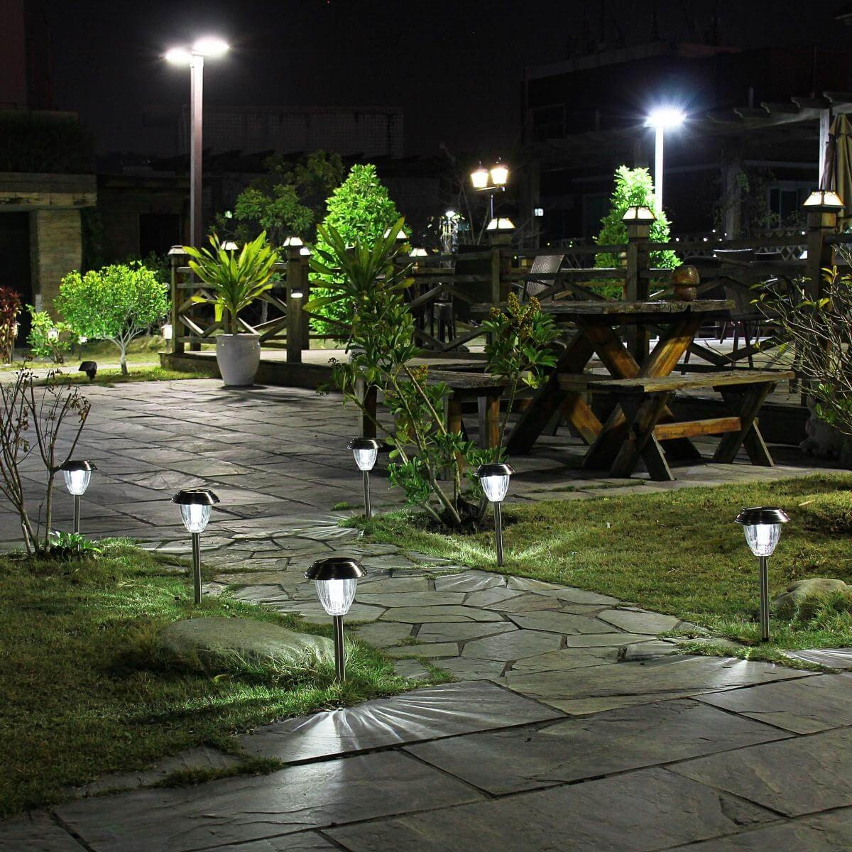 Những lưu ý khi chọn mua đèn LED dây trang trí sân vườn