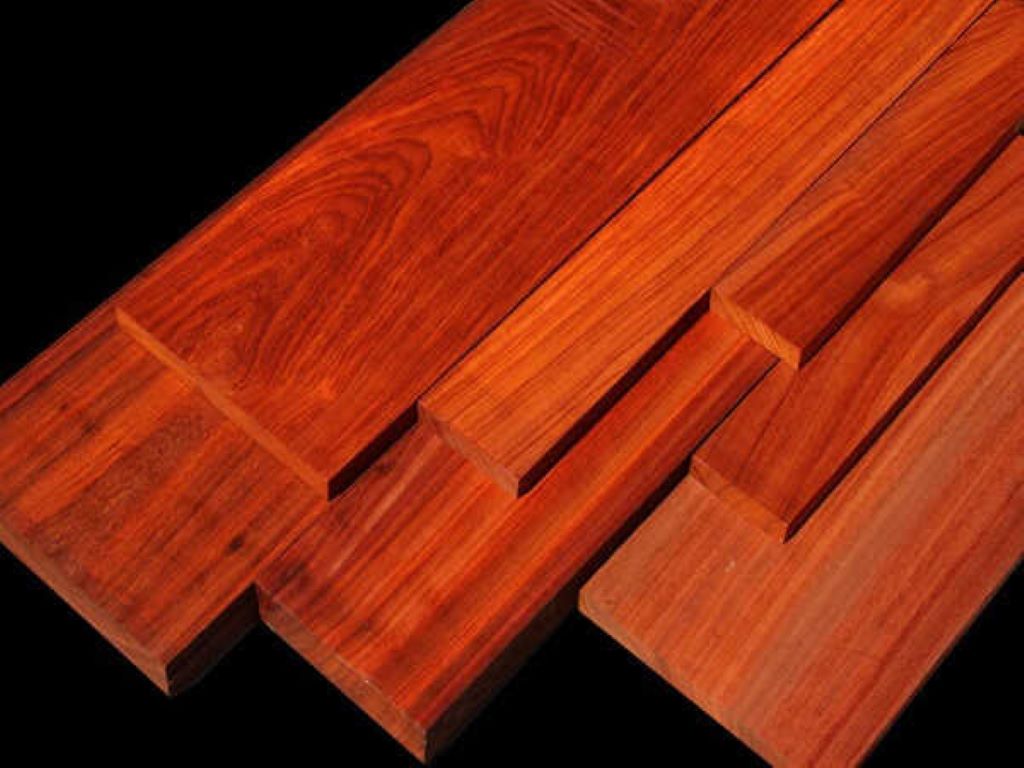 Loại gỗ nào làm bàn thờ tốt nhất, mang lại may mắn cho gia chủ?