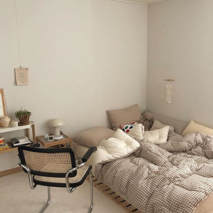 Sử dụng giường pallet và bộ chăn gối êm ái ấm cúng tiêu chuẩn phong cách phòng ngủ Hàn Quốc 