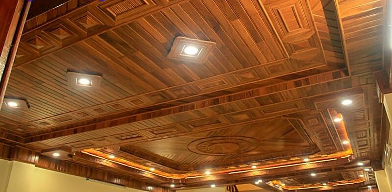 Trần gỗ là gì? Có nên ốp trần gỗ phòng ngủ cho tổ ấm gia đình bạn không?