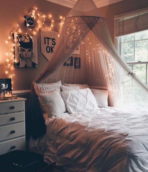 Trang trí phòng ngủ dễ thương thơ mộng với mẫu đèn đóm đom xinh xắn