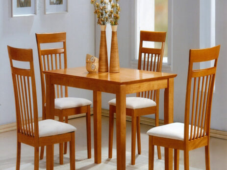 Có nên chọn mua bàn ăn gỗ xoan đào cho gia đình bạn không?