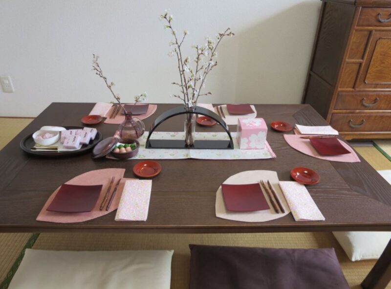 Tổng hợp 30 mẫu bàn ăn kiểu Nhật ngồi bệt - chân gấp thông minh đáng mua