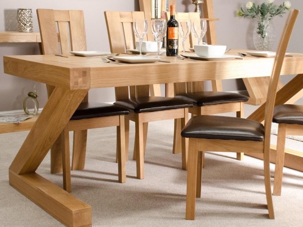 Mẫu bàn ăn gỗ công nghiệp thông minh