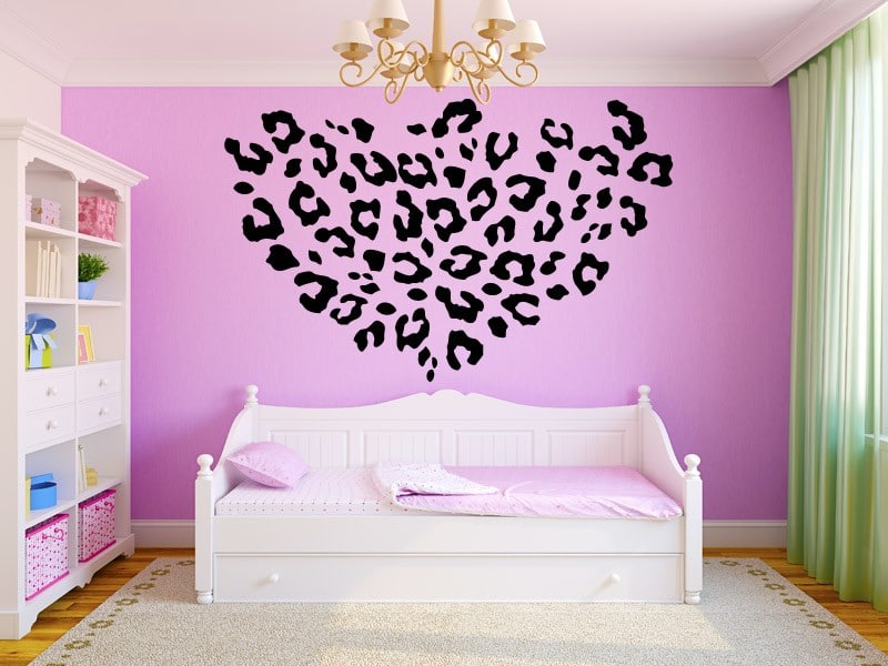 Decal dán tường phòng ngủ vợ chồng giúp phòng ngủ thêm lãng mạn
