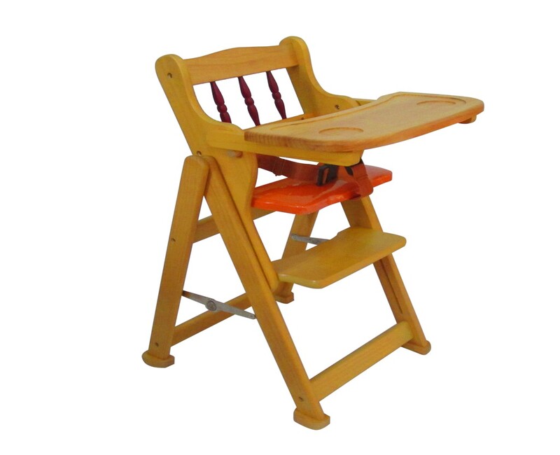 Phụ huynh nên chọn mua ghế ăn dặm cho bé bằng gỗ hay ghế ăn dặm bằng nhựa?