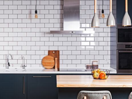 Gia đình bạn có nên lựa chọn gạch bông ốp bếp cho gian bếp mình hay không?