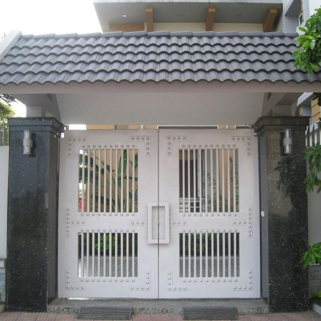 Tạo điểm nhấn cho ngôi nhà bằng gạch ốp cổng màu đỏ