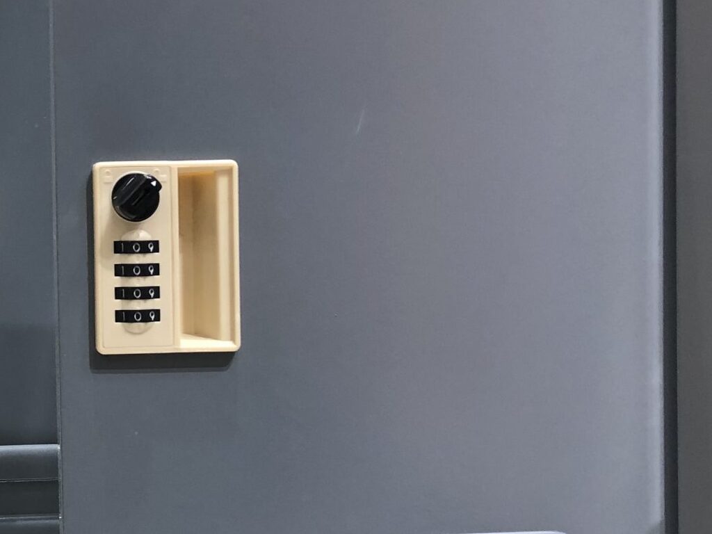 Khóa tủ locker là gì? Có những cách nào để mở được khóa tủ locker hiện nay