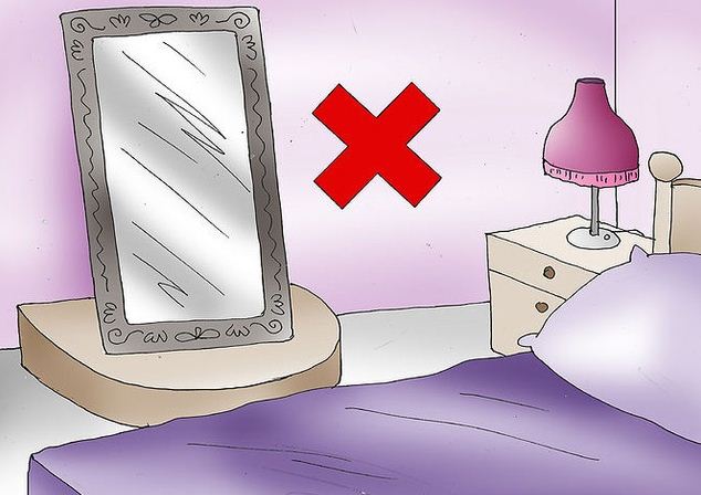 Không nên treo gương đối diện với giường ngủ của mình 