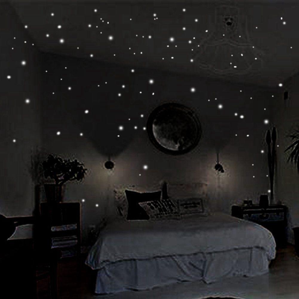 Dùng đèn dạ quang trang trí phòng ngủ giúp phòng bạn bừng sáng lung linh hơn 