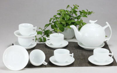 Ấm trà Bát Tràng nổi tiếng từ xưa đến nay không chỉ bởi vì chất lượng tốt giúp giữ được trọn vẹn vị ngon của trà nên rất được những người thưởng trà yêu thích.