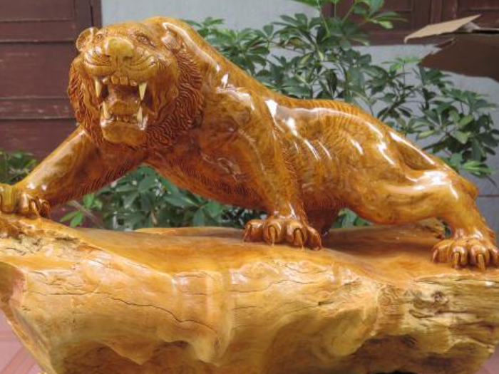 Những ý nghĩa của tượng hổ bằng gỗ trong phong thủy và cách bài trí hợp lý