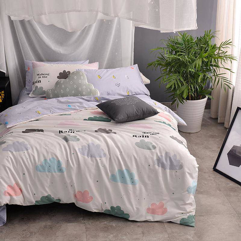 Trang trí phòng ngủ dễ thương đơn giản với chiếc giường ngủ
