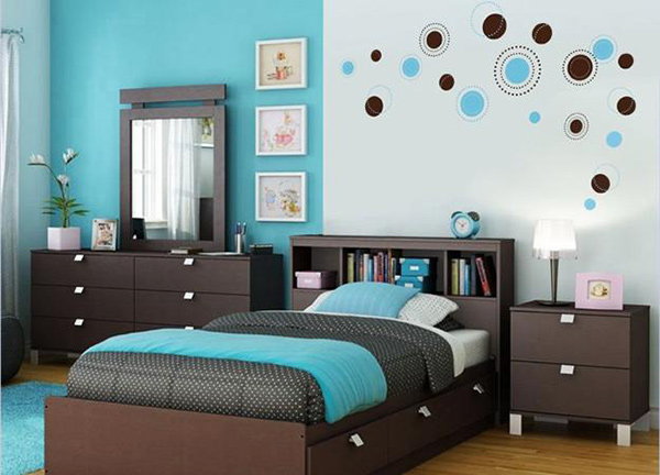  Mẫu trang trí phòng ngủ hiện đại màu xanh ngọc với mảng tường xanh kết hợp với tranh treo tường độc đáo 