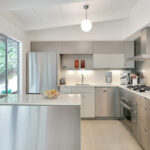 Có nên mua tủ bếp inox 304 cho căn bếp gia đình của bạn không?