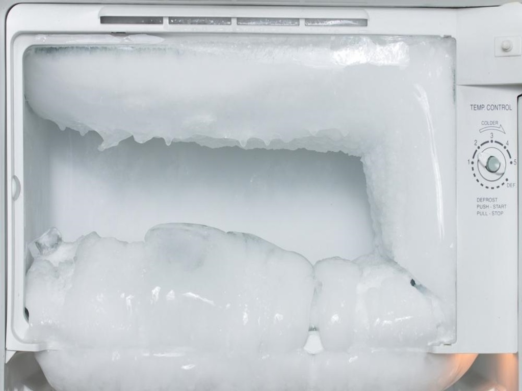 Nguyên nhân hiện tượng tủ lạnh không đông đá và cách khắc phục