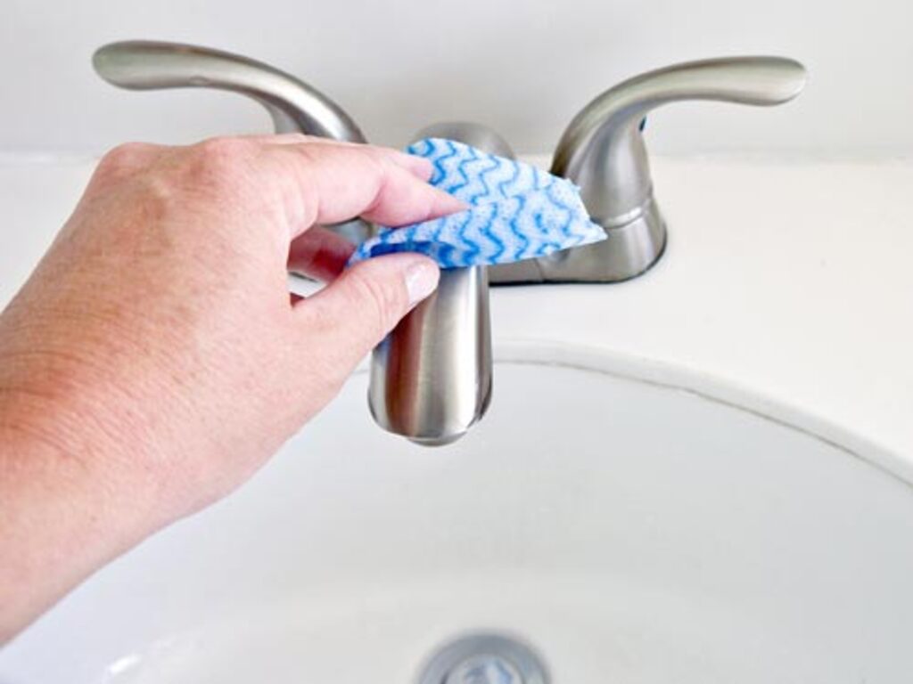 FAQs: Câu hỏi thường gặp khi vệ sinh vòi nước inox